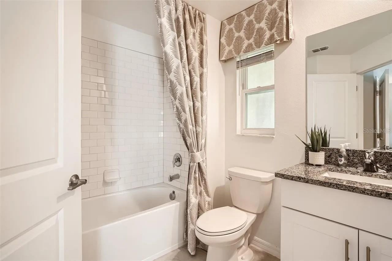 8347 Crescent Oaks Dr - Photo 2 of 11