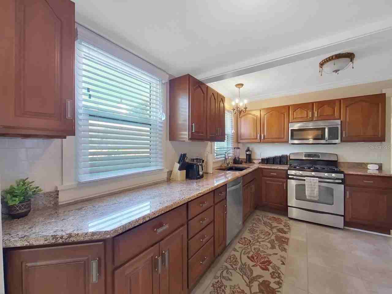 614 8th St N - Photo 7 of 32