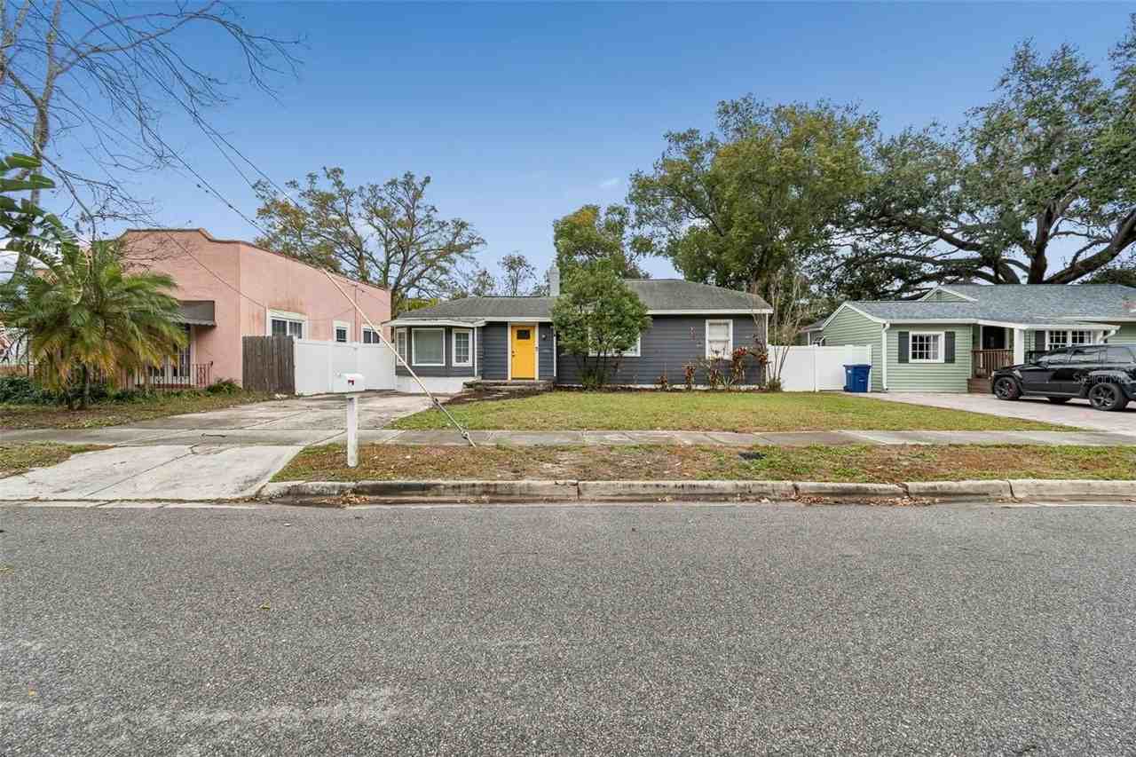 1206 E Crenshaw St - Photo 2 of 34