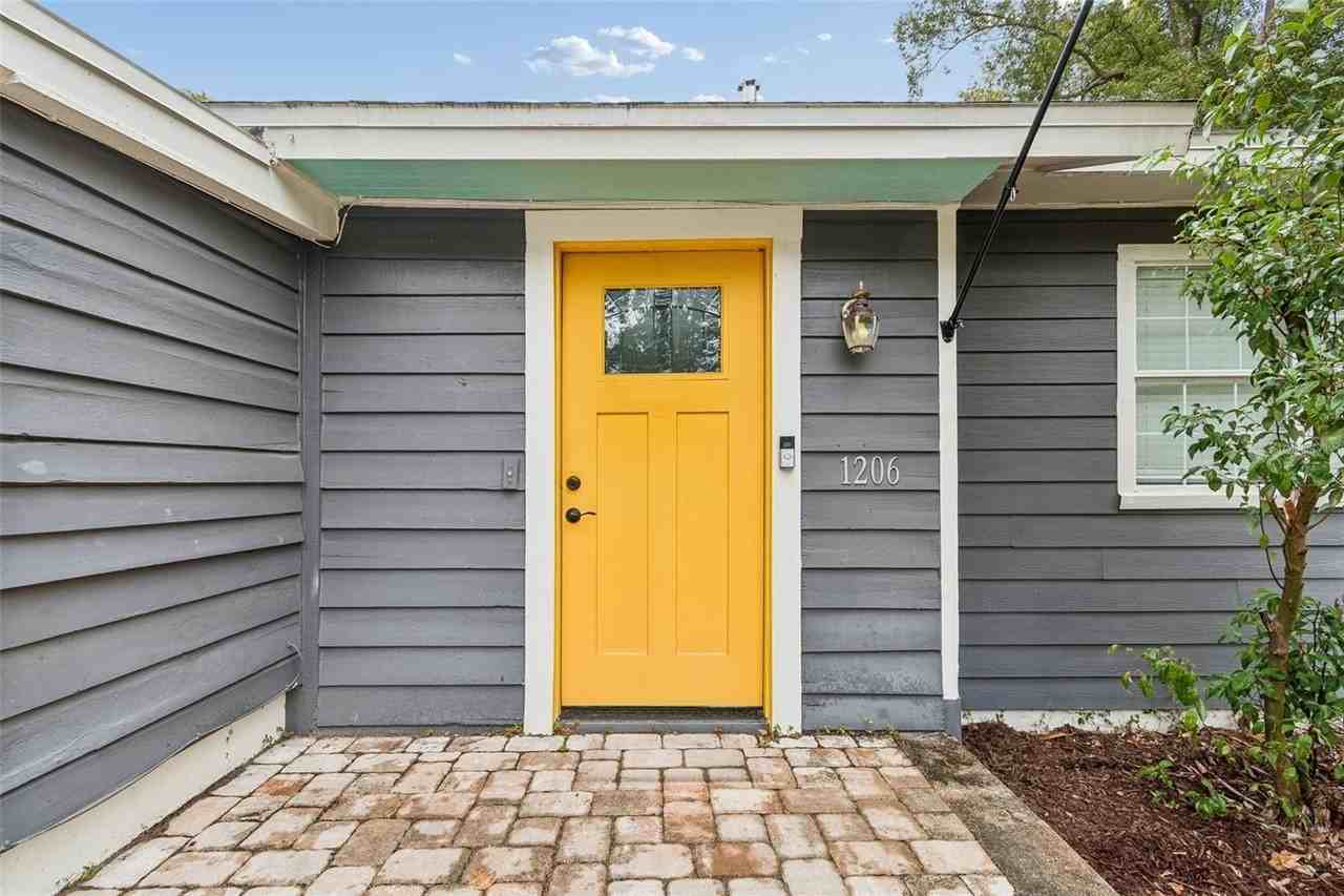 1206 E Crenshaw St - Photo 3 of 34