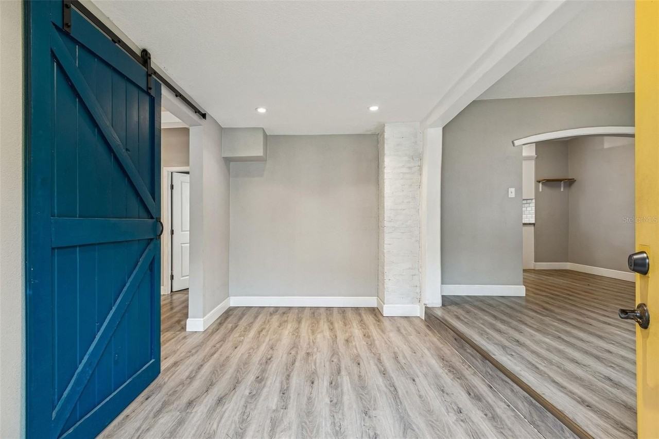 1206 E Crenshaw St - Photo 4 of 34