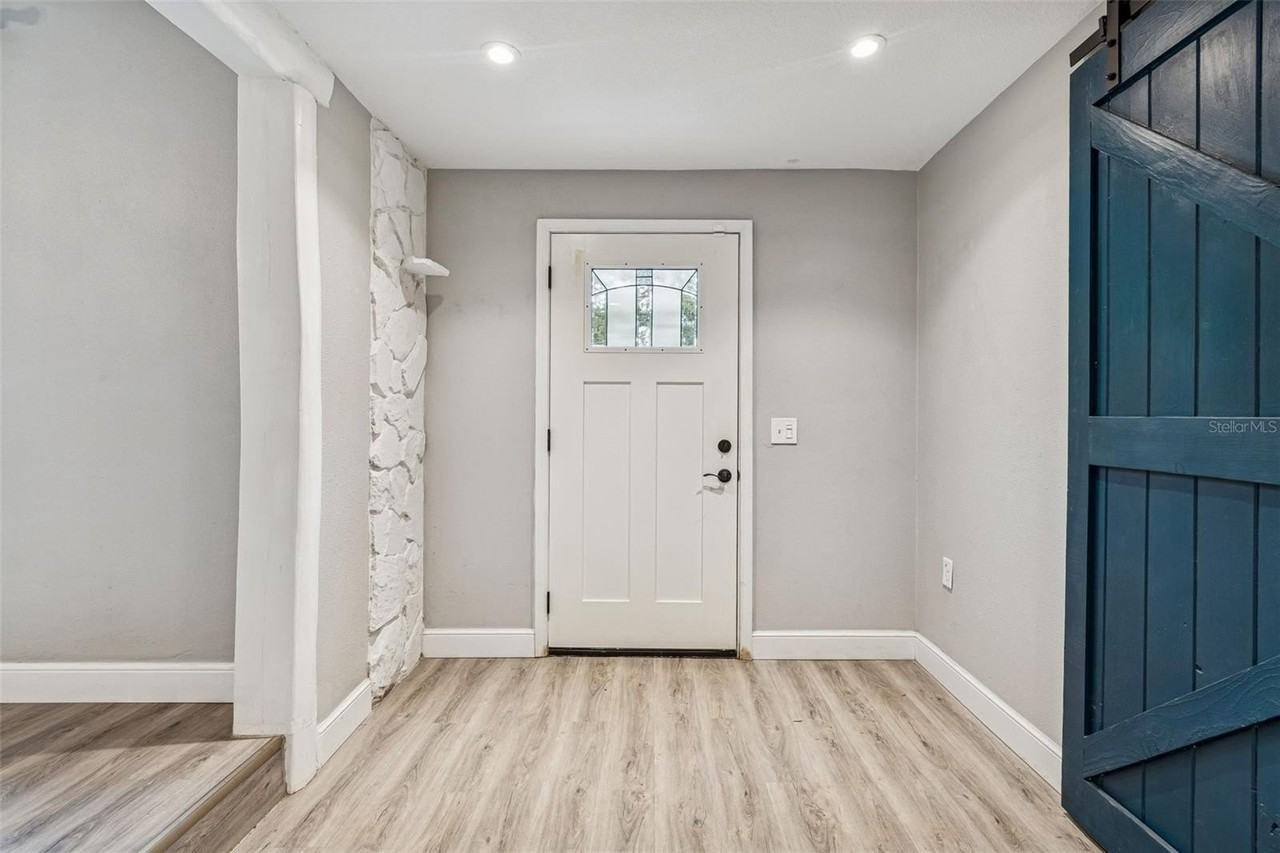 1206 E Crenshaw St - Photo 5 of 34