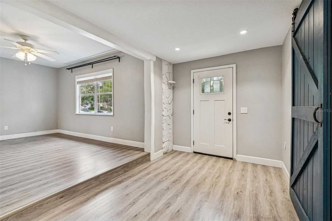 1206 E Crenshaw St - Photo 7 of 34