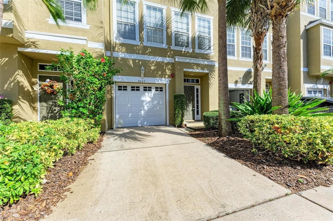 3047 Pointeview Dr - Photo 3 of 50