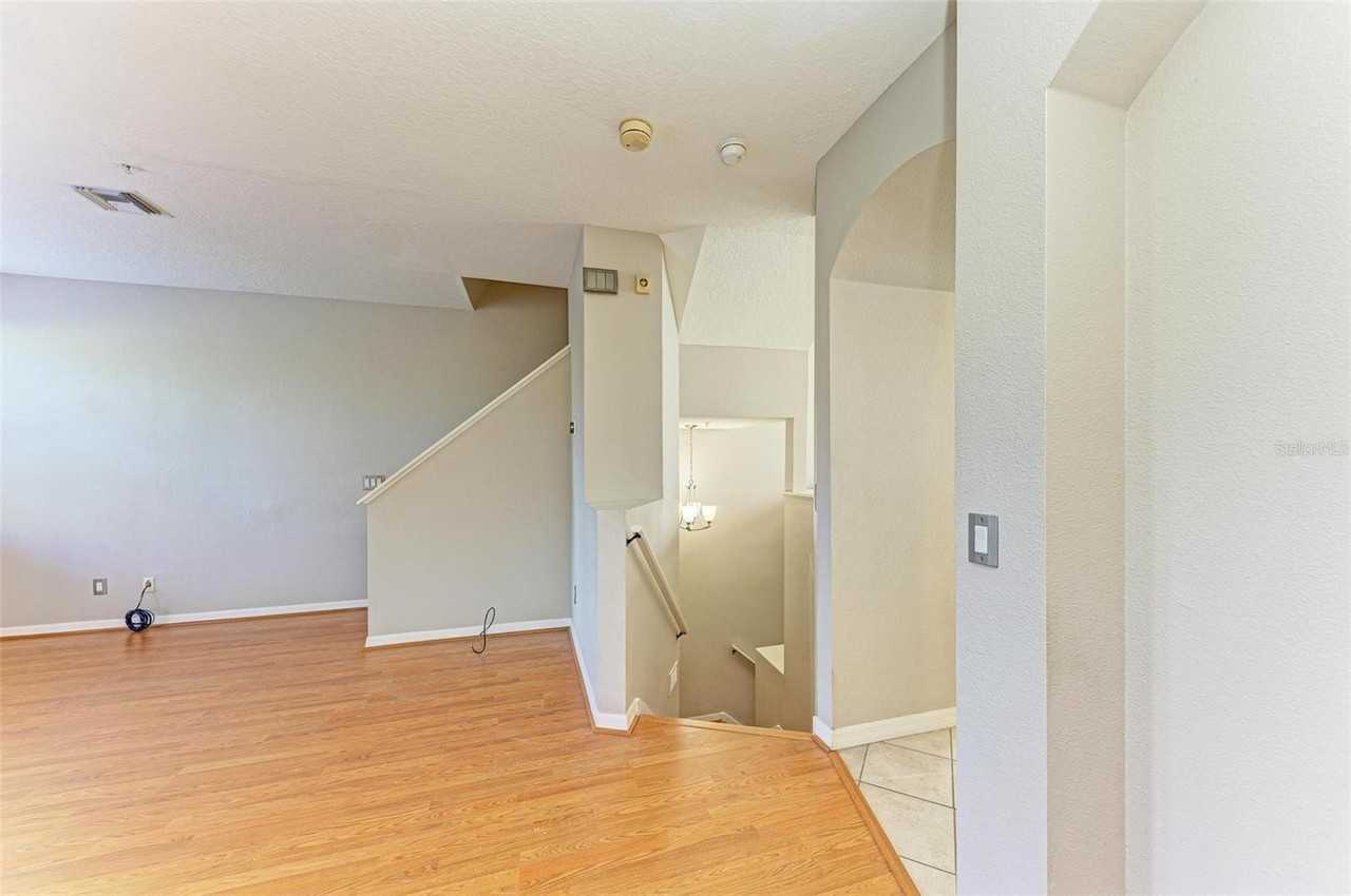 3047 Pointeview Dr - Photo 7 of 50