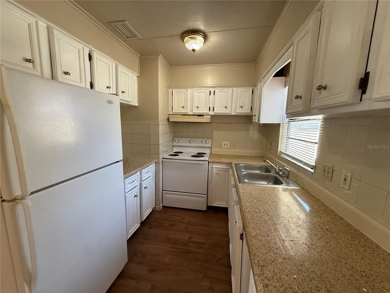 1619 Sunny St - Photo 5 of 11