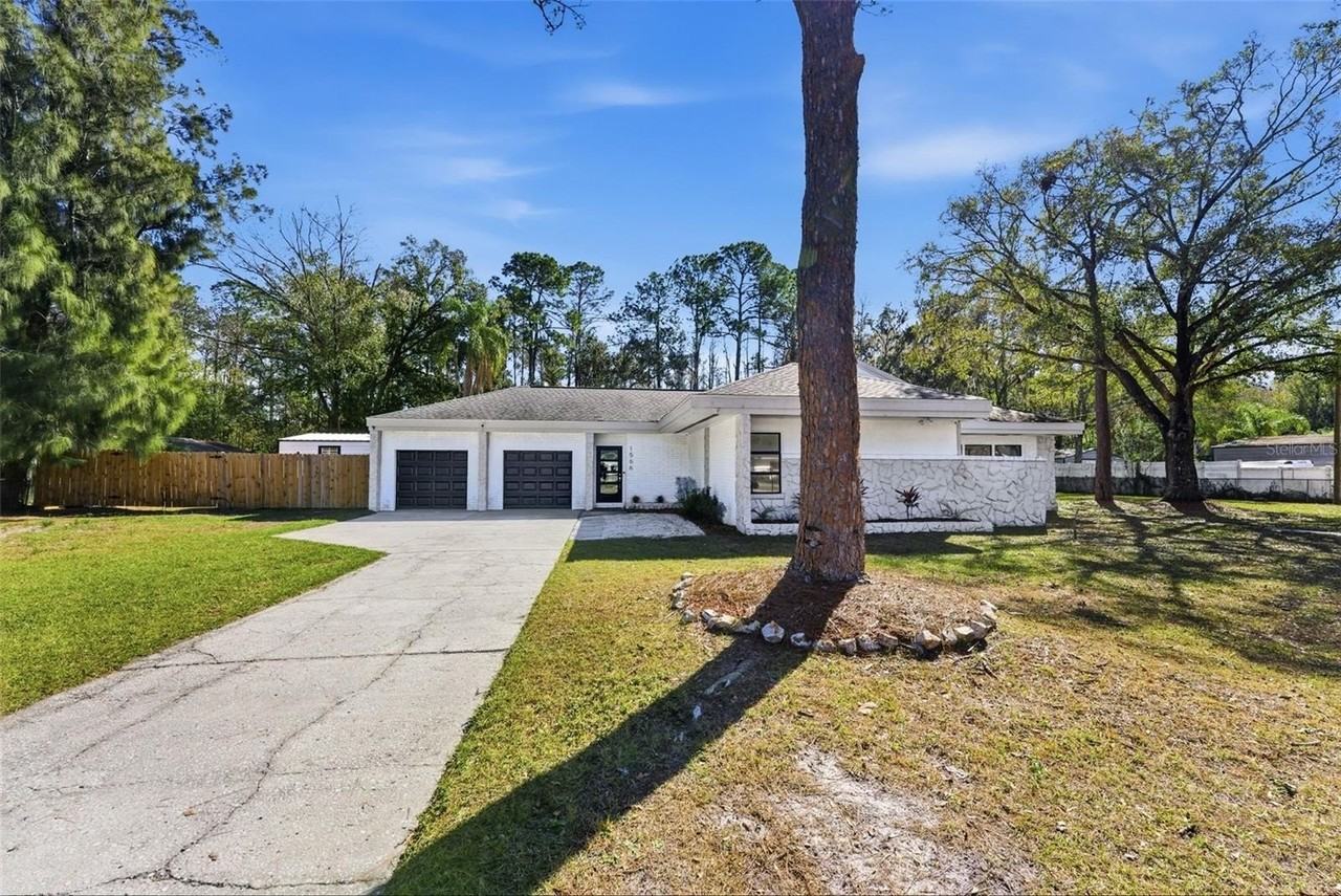 1566 Woodfield Ct - Photo 3 of 40