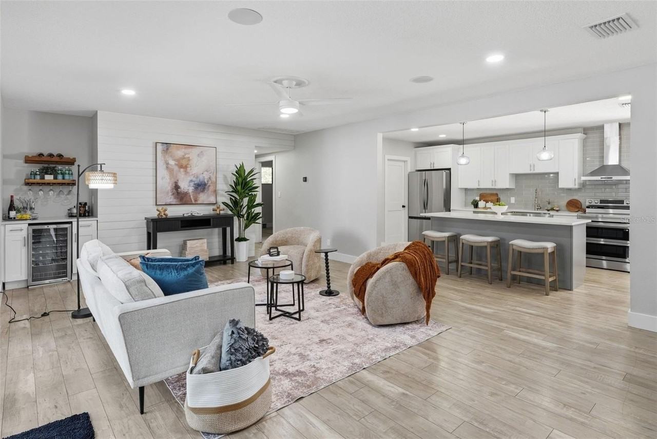 1566 Woodfield Ct - Photo 7 of 40