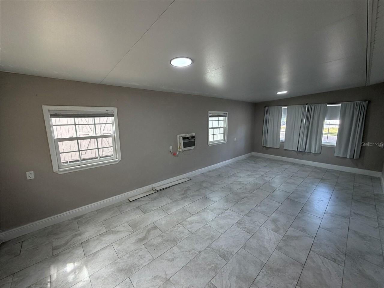 5830 Commonwealth Ave N - Photo 7 of 12