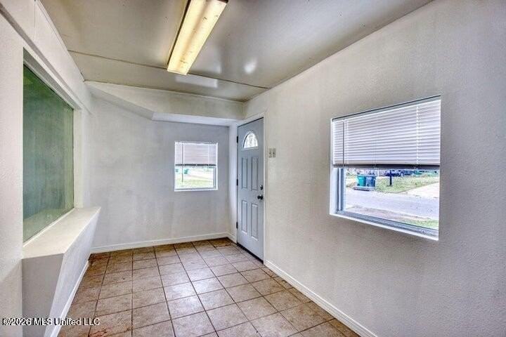 6616 Columbus Cir - Photo 2 of 12