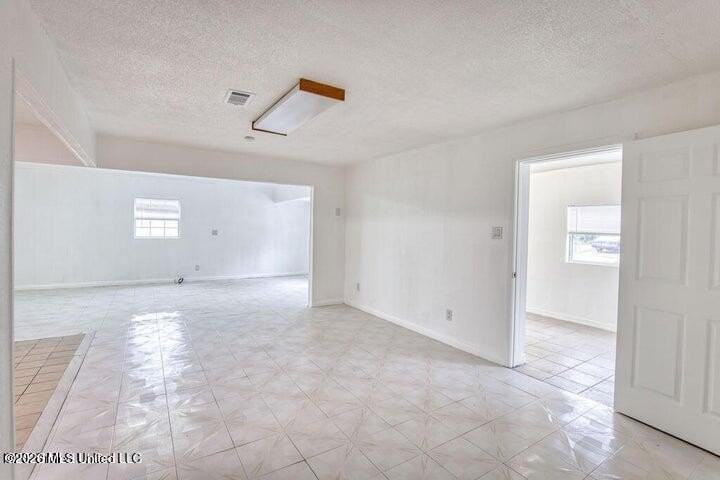 6616 Columbus Cir - Photo 4 of 12