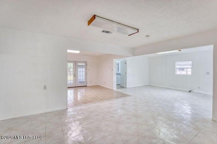 6616 Columbus Cir - Photo 5 of 12