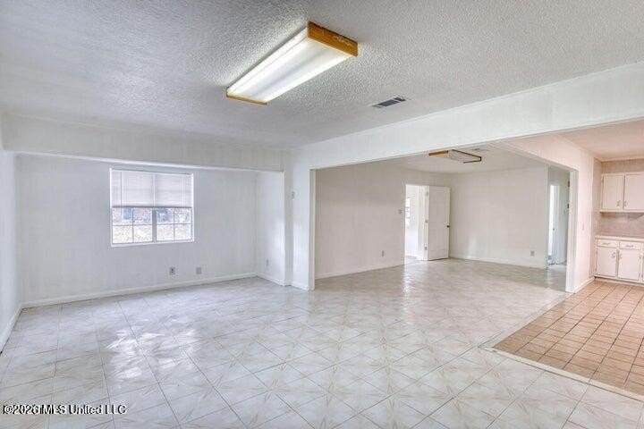 6616 Columbus Cir - Photo 7 of 12