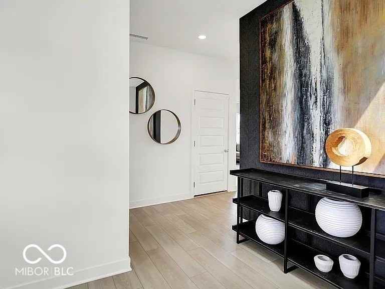 2868 Woods Edge Dr - Photo 2 of 16