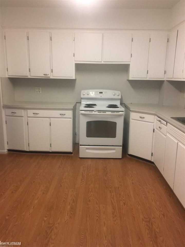 172 North Ave - Photo 3 of 10