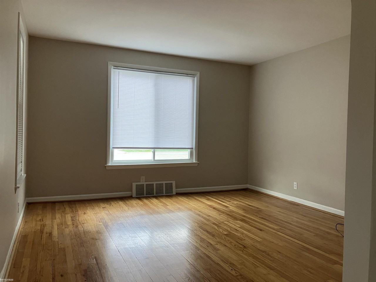 172 North Ave - Photo 4 of 10