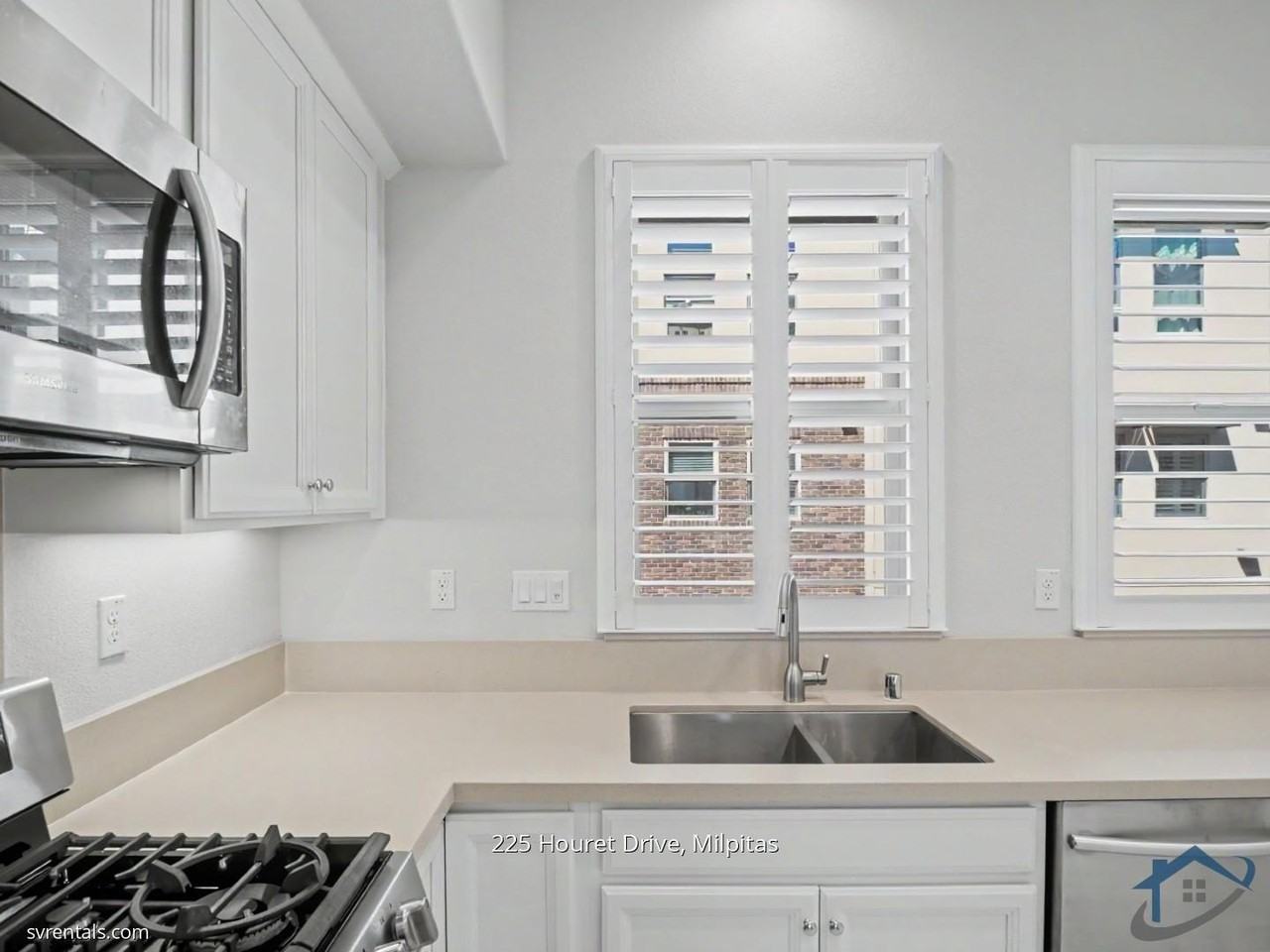 225 Houret Dr - Photo 4 of 34