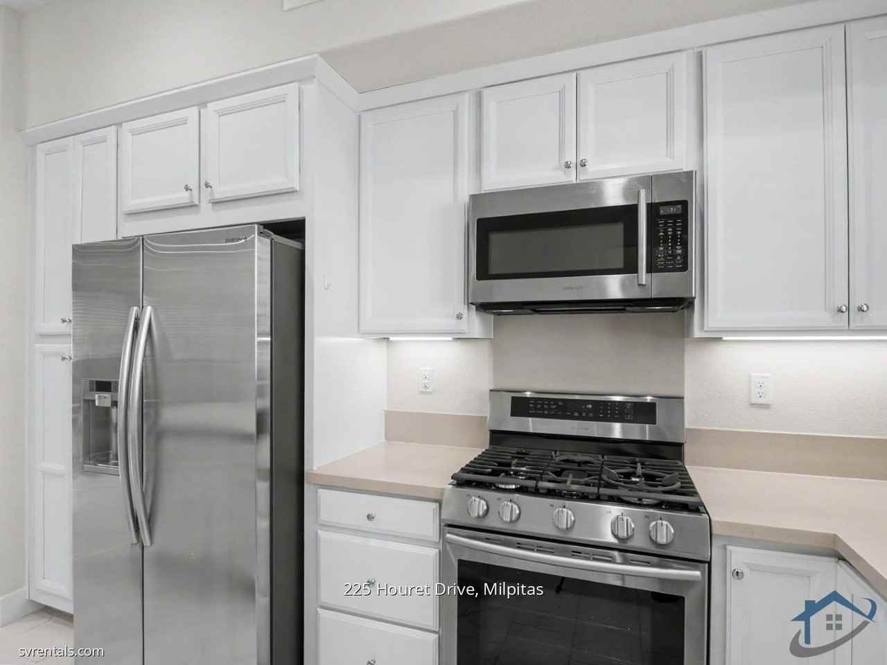 225 Houret Dr - Photo 7 of 34