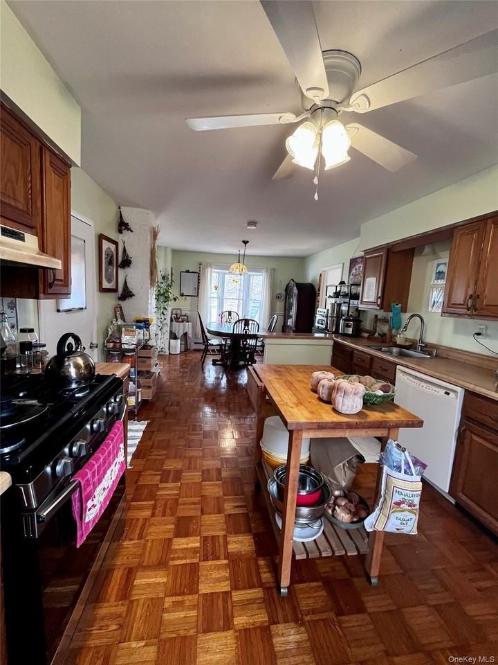 16 Yoeman Ln - Photo 7 of 14