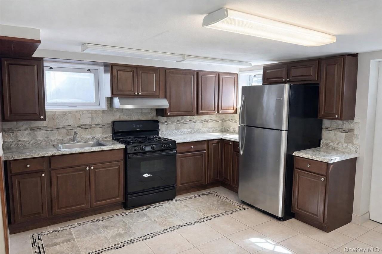 5625 136th St - Photo 2 of 5