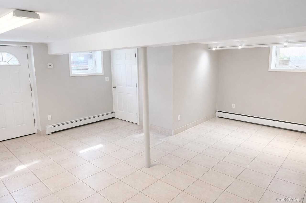 5625 136th St - Photo 4 of 5