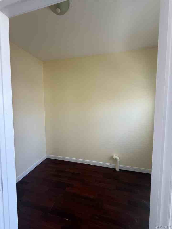 16842 Liberty Ave - Photo 2 of 10