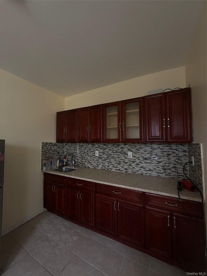 16842 Liberty Ave - Photo 6 of 10