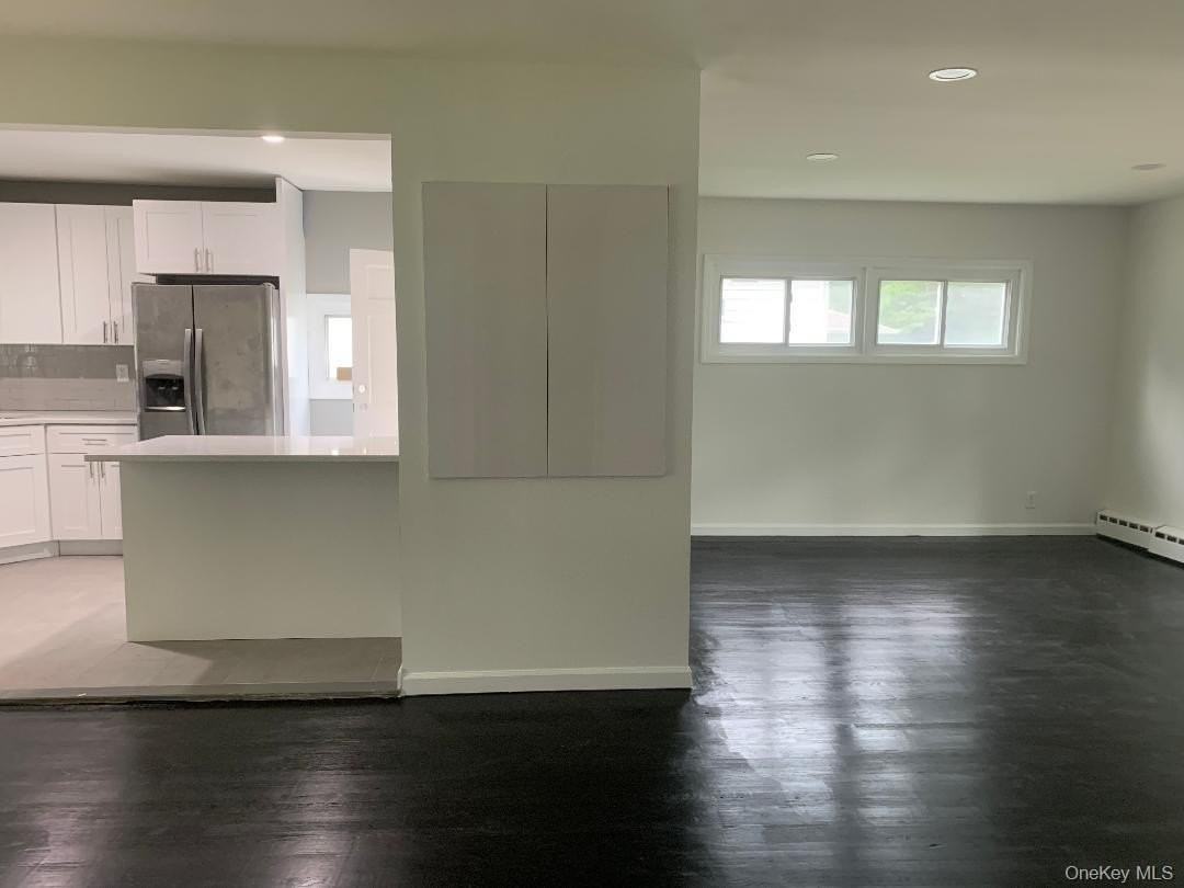 402 Leslie Ln - Photo 4 of 8