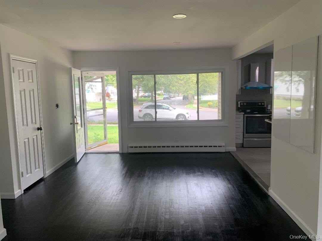 402 Leslie Ln - Photo 5 of 8