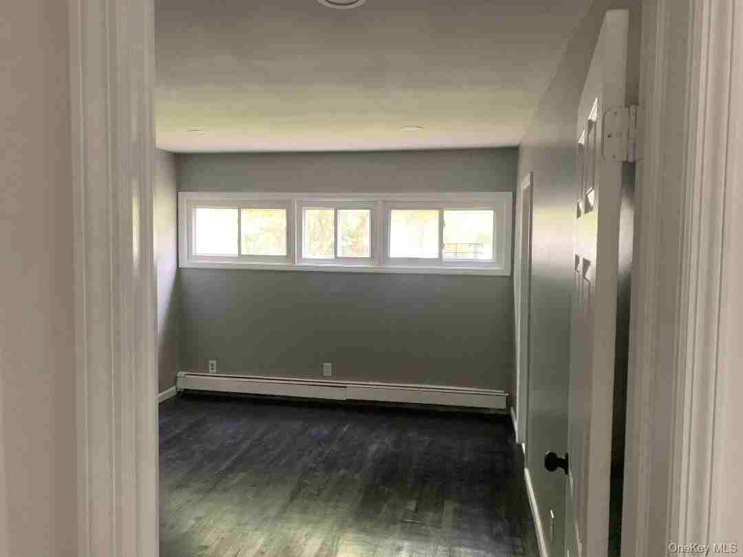 402 Leslie Ln - Photo 7 of 8