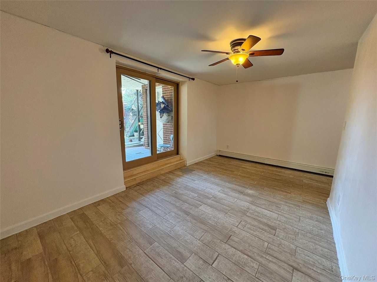 6133 69th St #1stFL - Photo 2 of 9