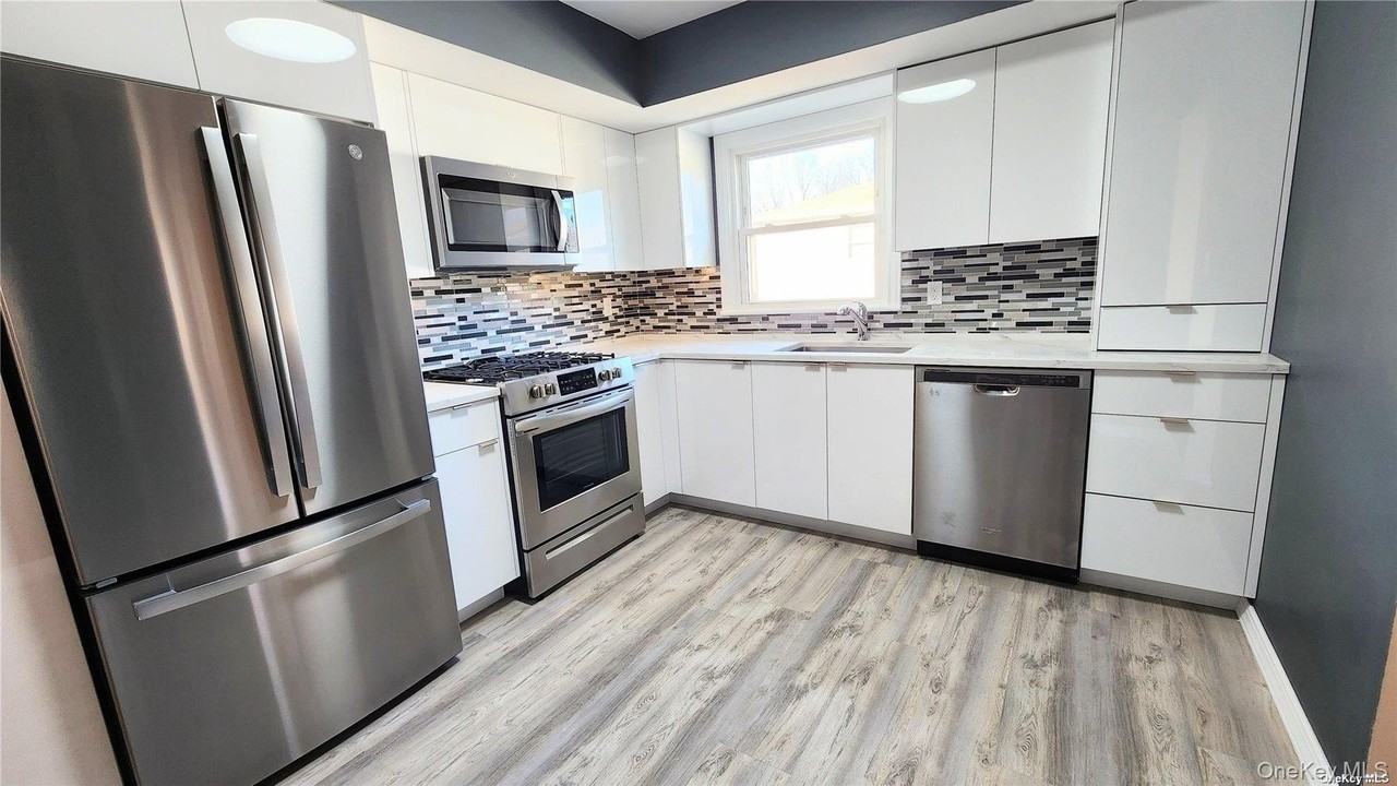 24457 Grand Central Pkwy #2 - Photo 6 of 19