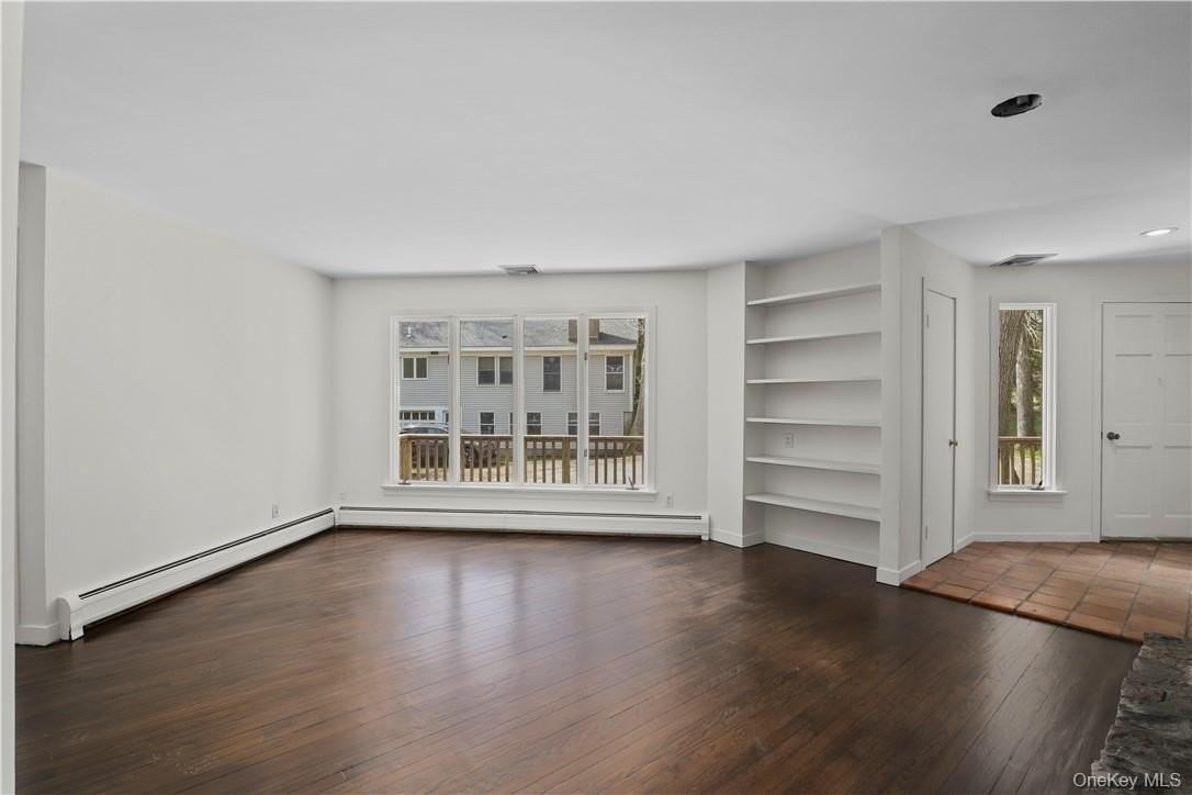 165 Old Post Rd - Photo 4 of 16