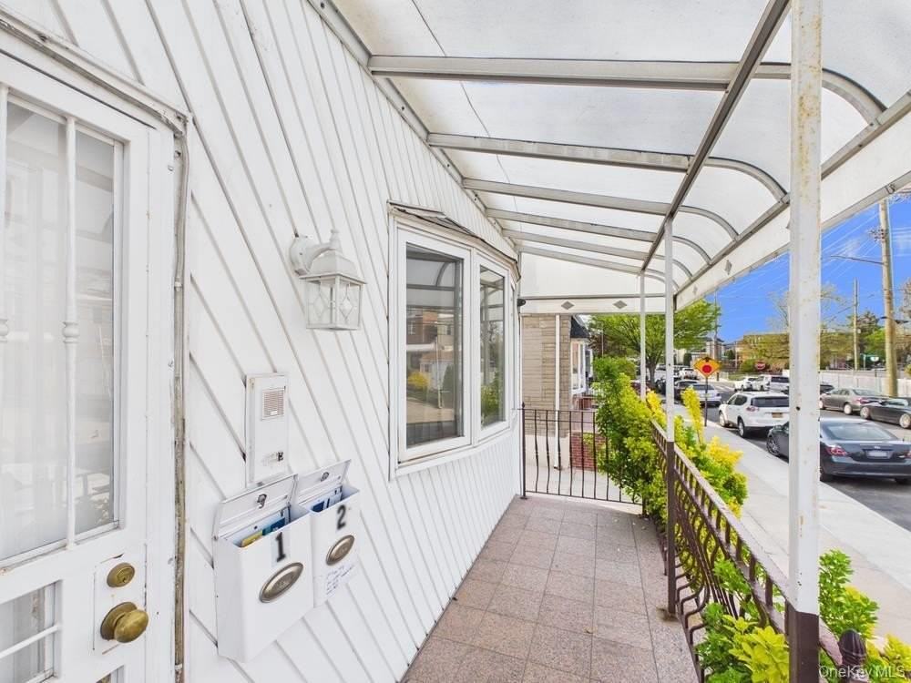 6618 75th St #1stFL - Photo 5 of 20