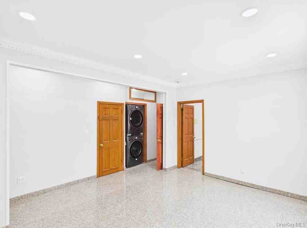 6618 75th St #1stFL - Photo 7 of 20