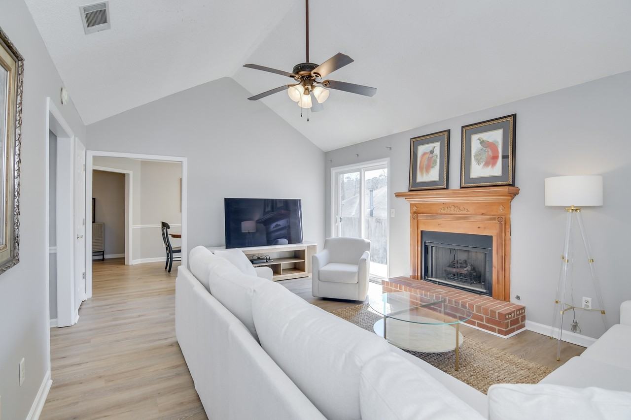 662 Tara Ln #1 - Photo 3 of 25