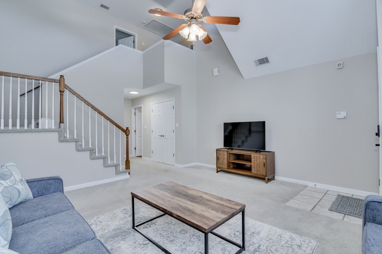 2044 Lillian Dr #1 - Photo 5 of 24