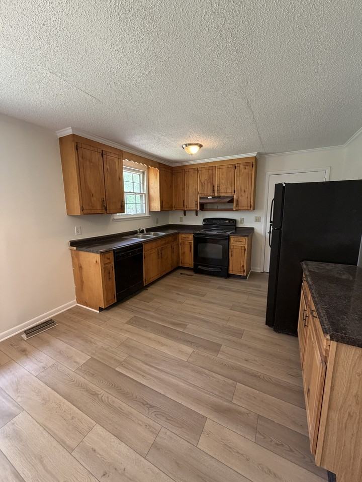 131 Neal Blvd #1 - Photo 4 of 8