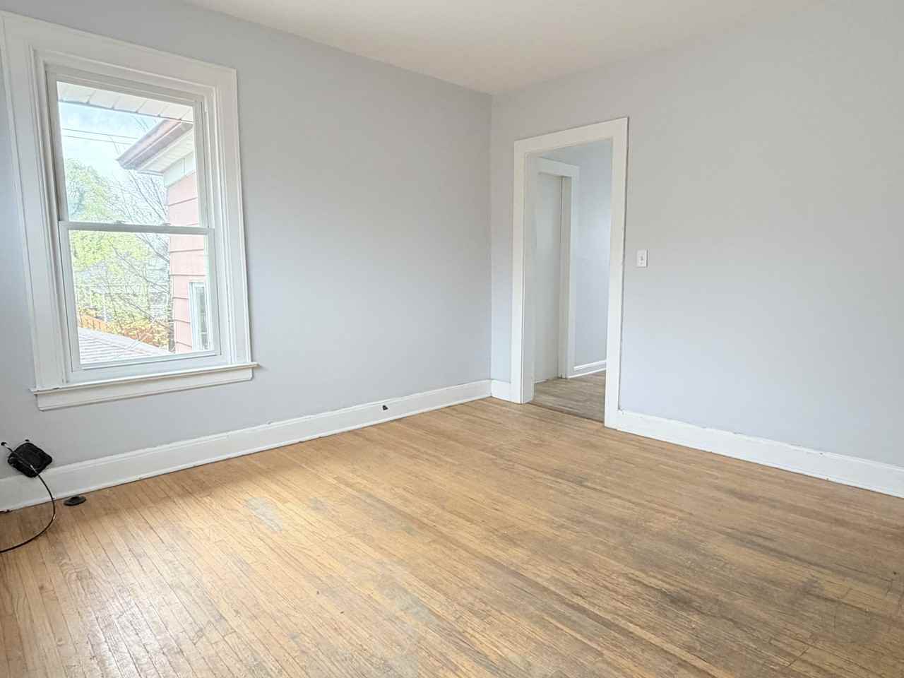 1022 - 1022 Gladstone Avenue - 1020 #1020 - Photo 2 of 16