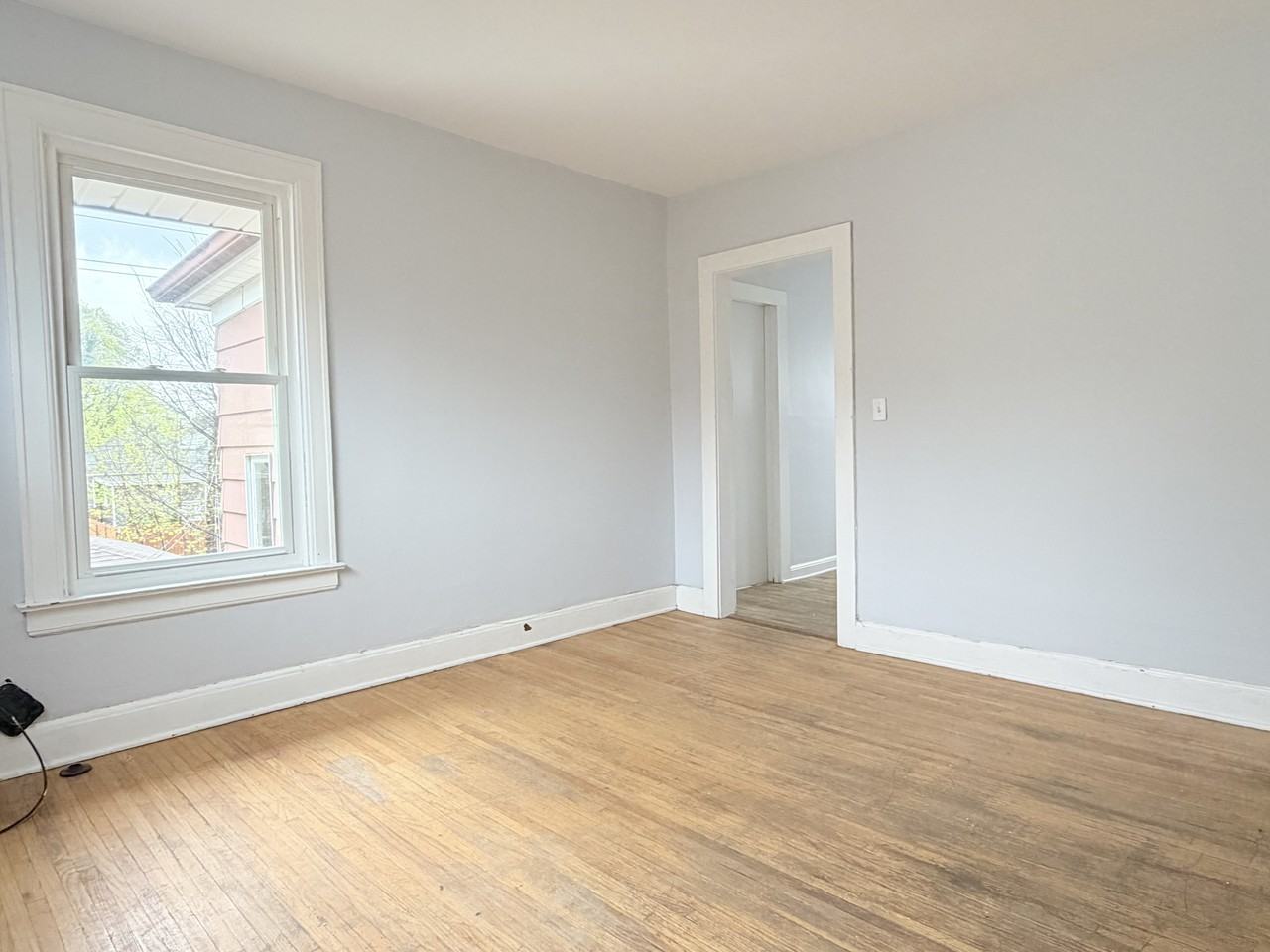 1022 - 1022 Gladstone Avenue - 1020 #1020 - Photo 3 of 16