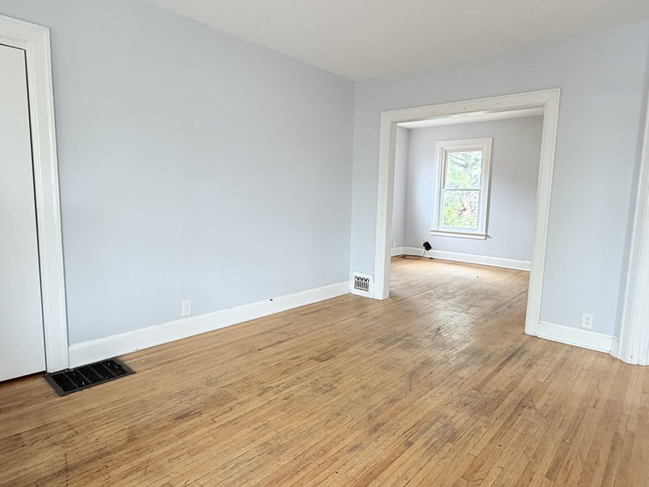 1022 - 1022 Gladstone Avenue - 1020 #1020 - Photo 6 of 16