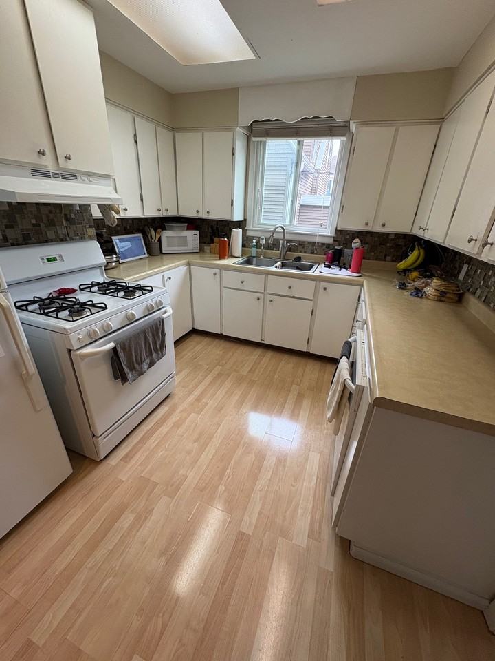 1208 Center St W #1 - Photo 5 of 10