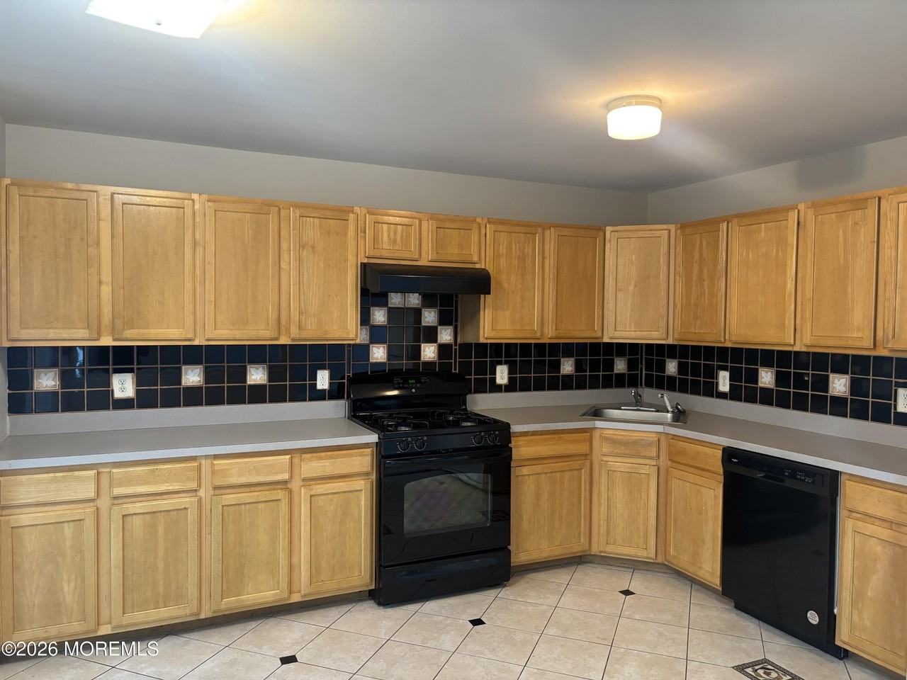 131 Murray Dr - Photo 2 of 28