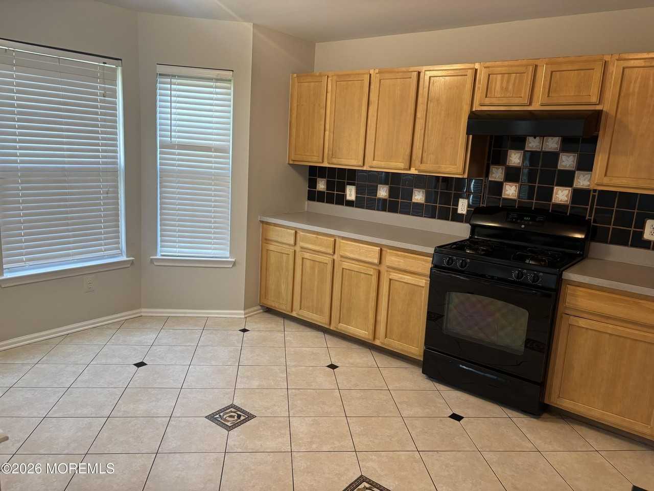 131 Murray Dr - Photo 4 of 28