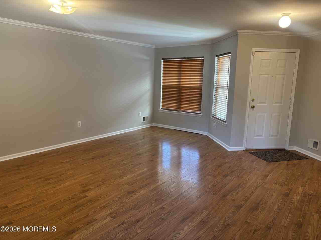 131 Murray Dr - Photo 5 of 28
