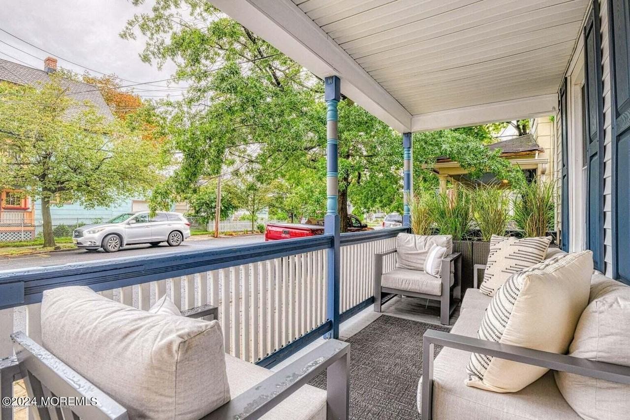 148 Heck Ave - Photo 2 of 26