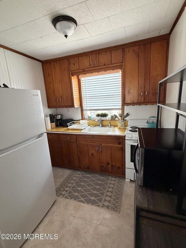 410 8th Ave - Photo 7 of 16