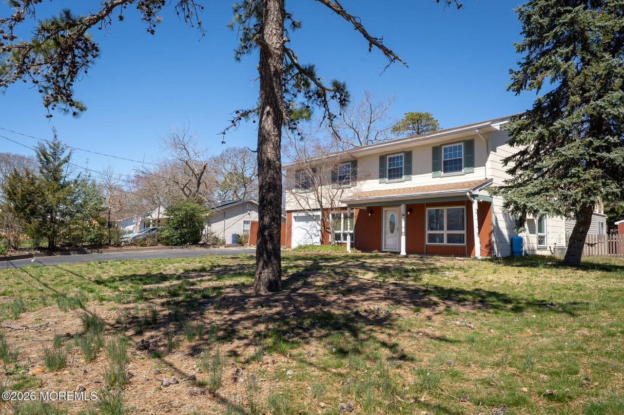 406 Lawrence Dr - Photo 2 of 49