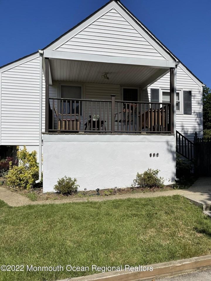 17 Clarence Ave - Photo 4 of 20