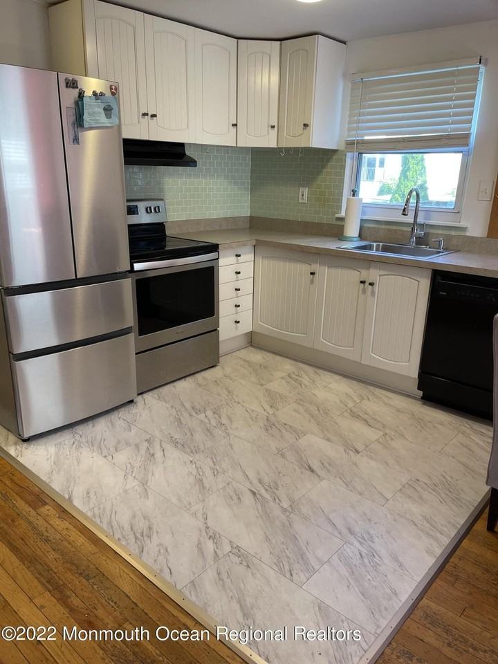 17 Clarence Ave - Photo 5 of 20